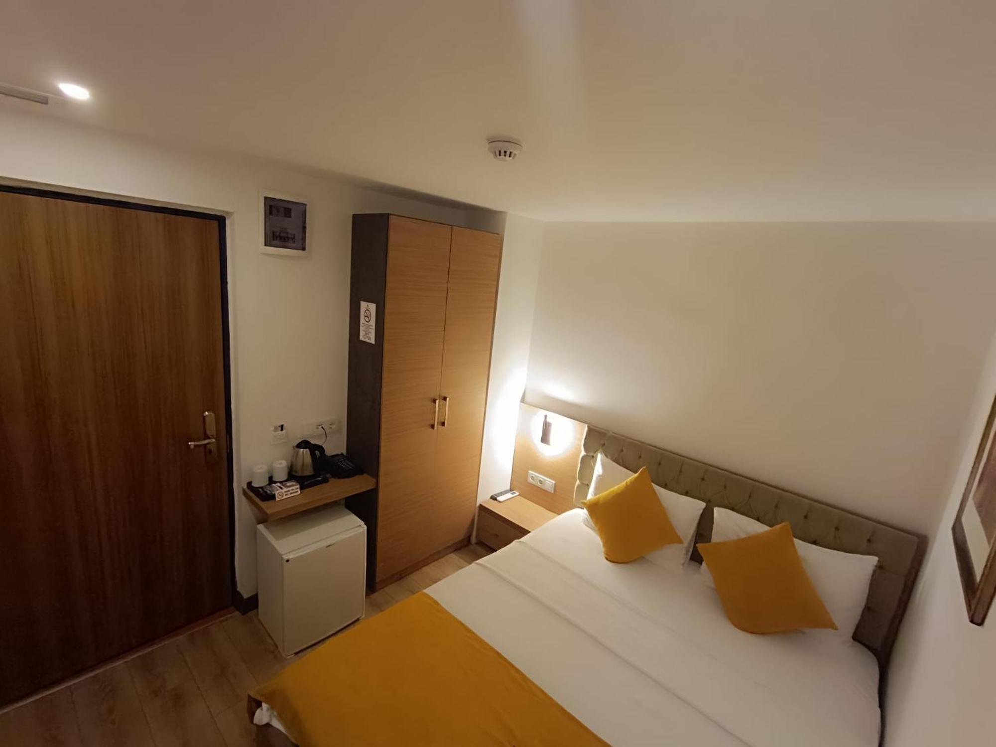 Comfy Otel Antalya Lara Exterior foto